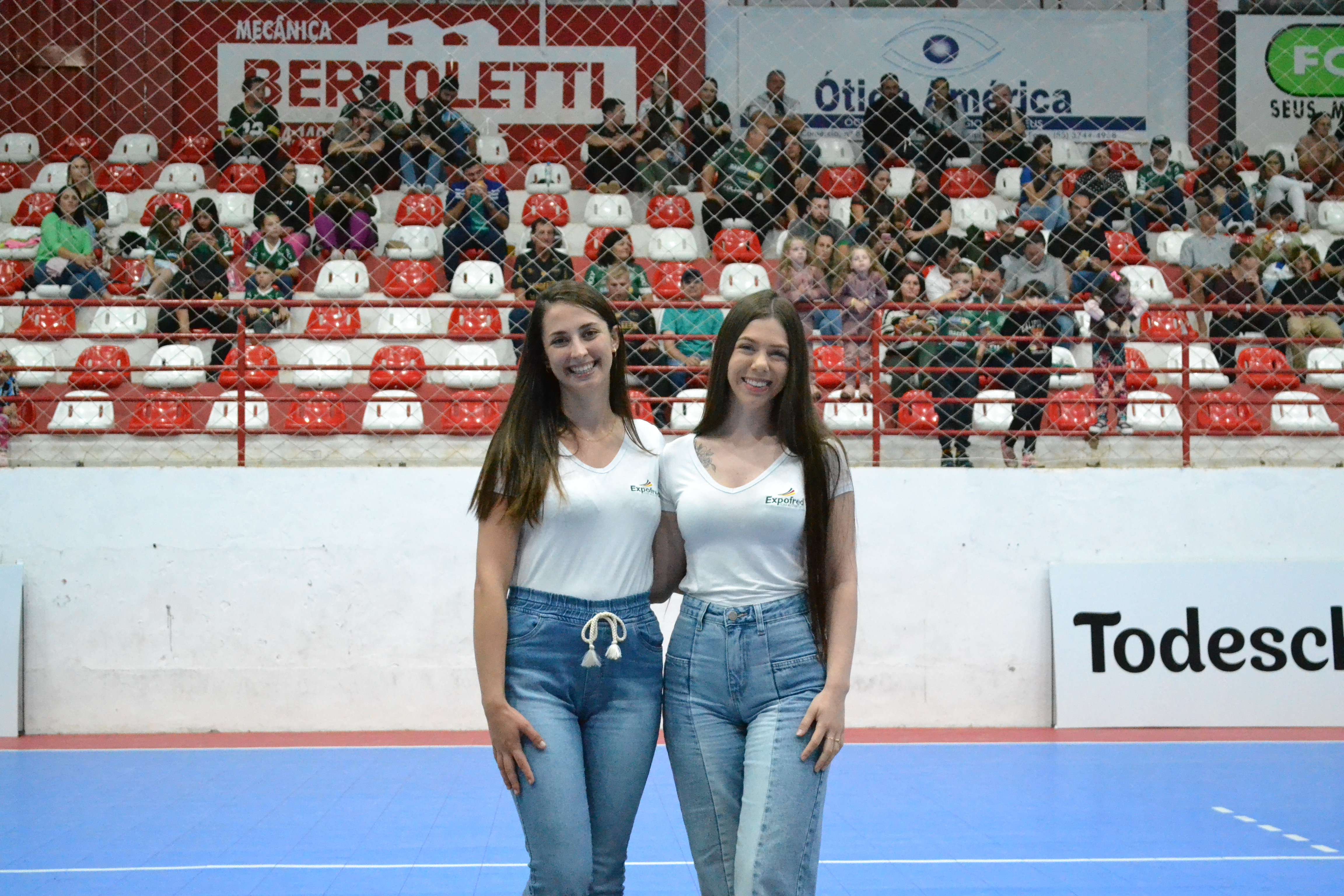 Embaixadoras fazem convite à torcida do Guarani Futsal